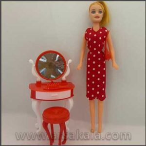 عروسک دخترانه با لوازم آرایش